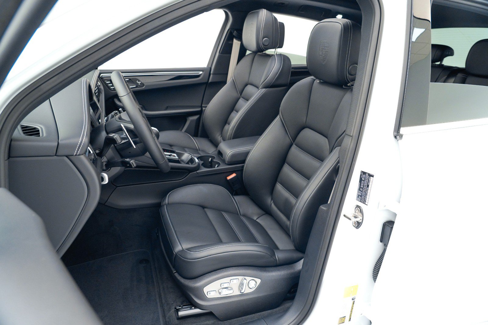 New 2026 Porsche Macan S AWD/4WD image 5