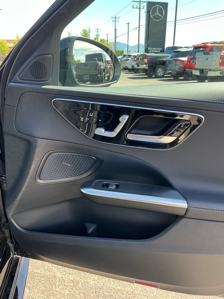 Used 2025 Mercedes-Benz C 300 4MATIC Sedan image 22