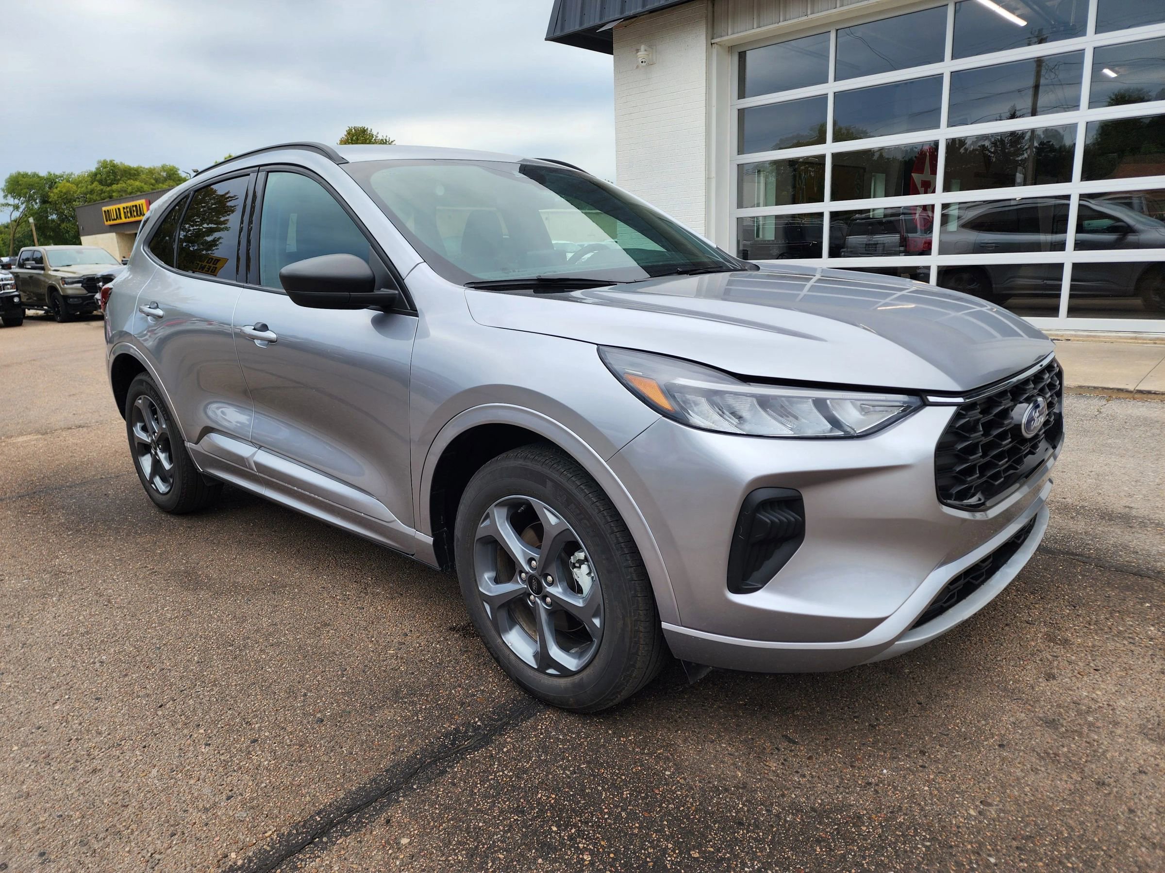 Used 2024 Ford Escape ST-Line image 2