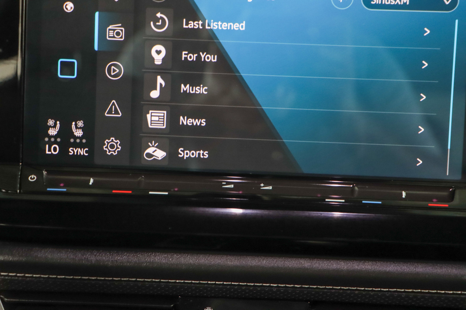 Used 2024 Volkswagen Atlas Cross Sport SE image 20