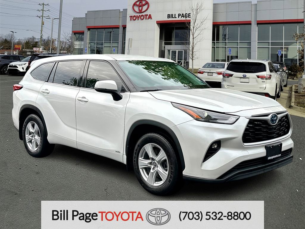 Used 2022 Toyota Highlander LE AWD/4WD image 1