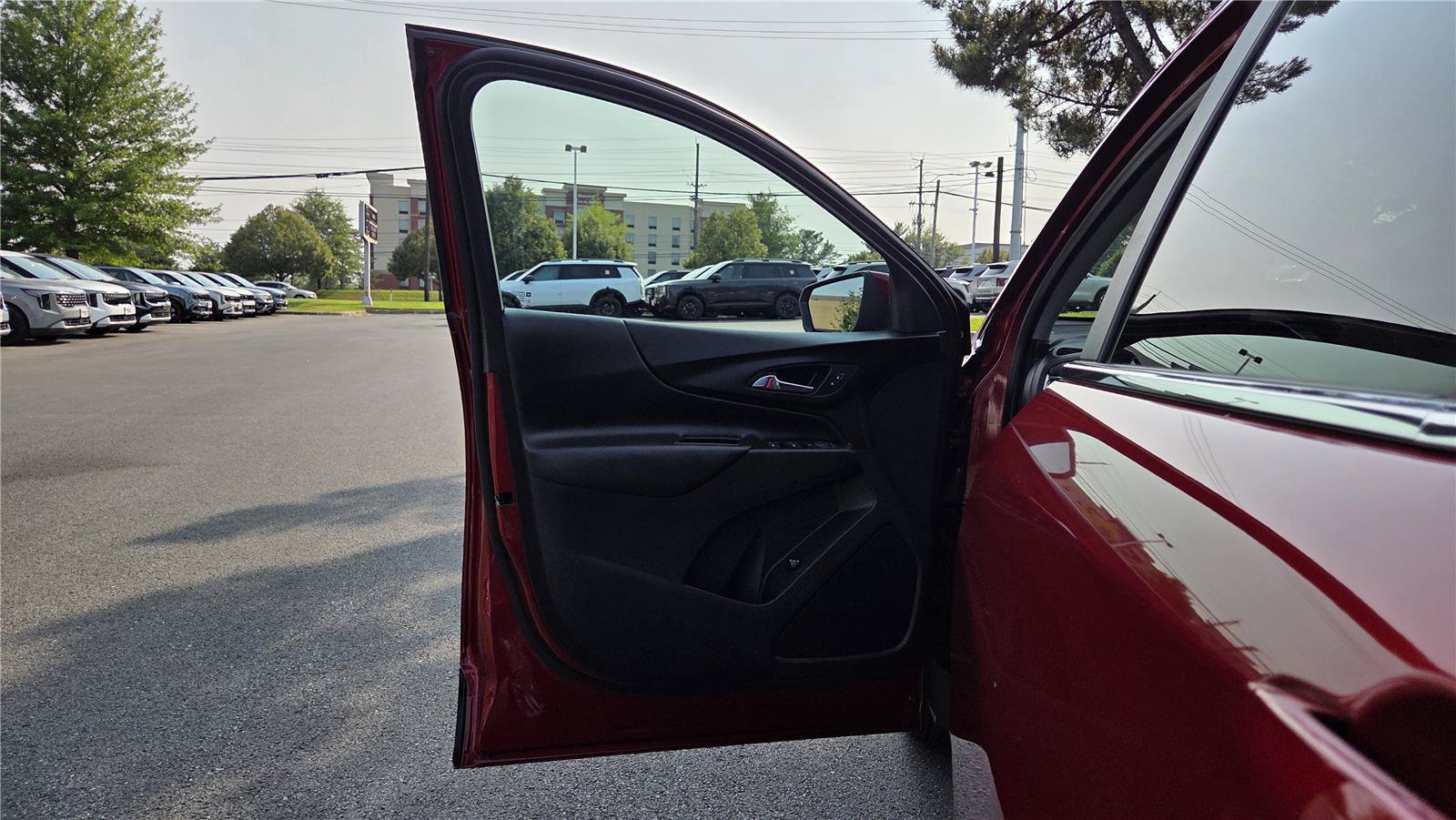 Used 2023 Chevrolet Equinox LT FWD image 13