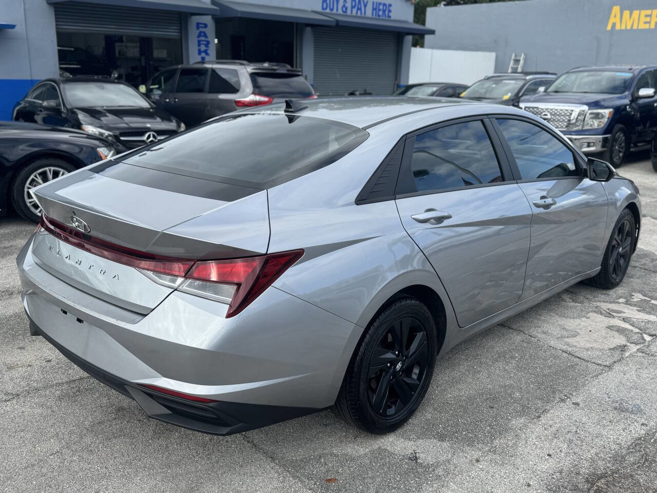 Used 2022 Hyundai Elantra SEL image 4