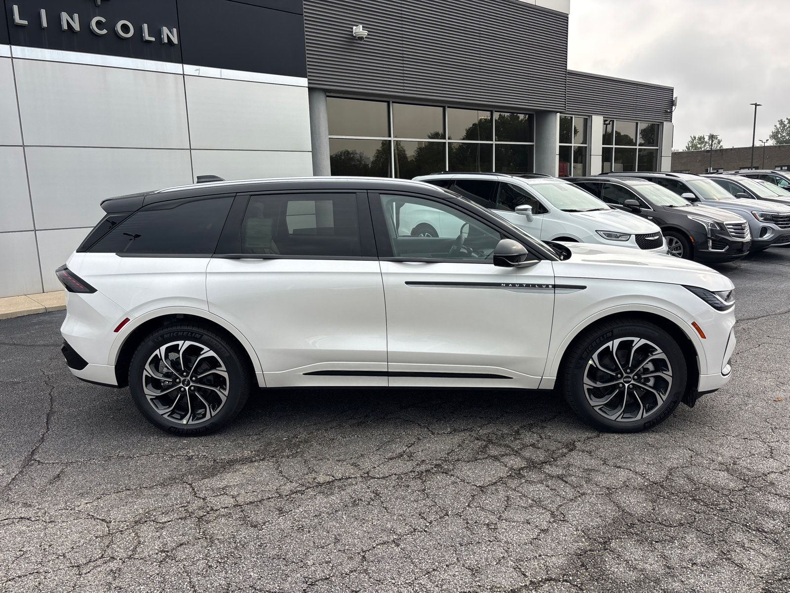 New 2026 Lincoln Nautilus Reserve AWD/4WD image 8