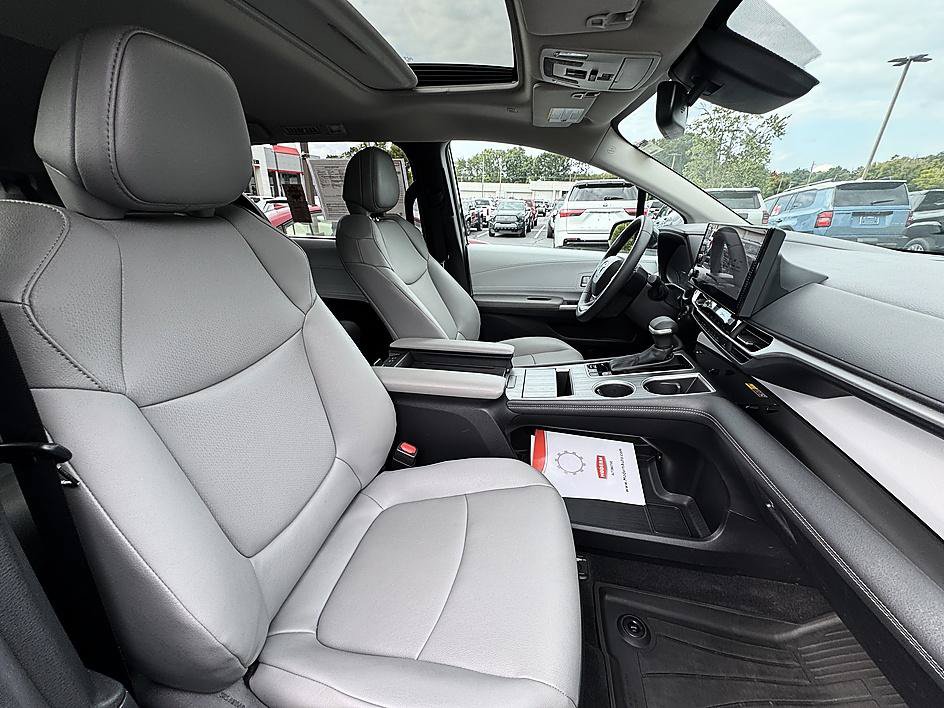 Certified 2026 Toyota Sienna XLE FWD image 23