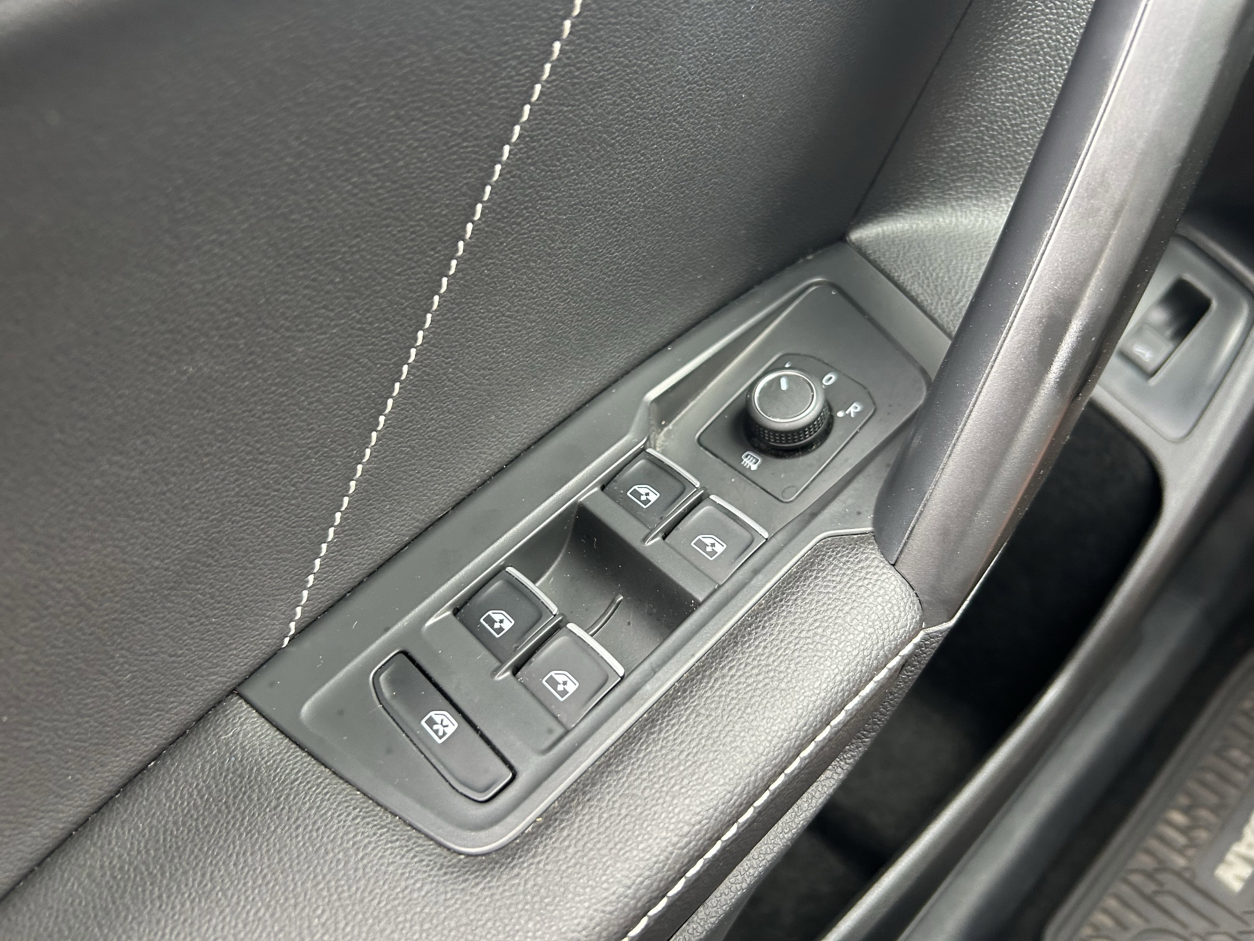 Certified 2023 Volkswagen Tiguan SE image 21