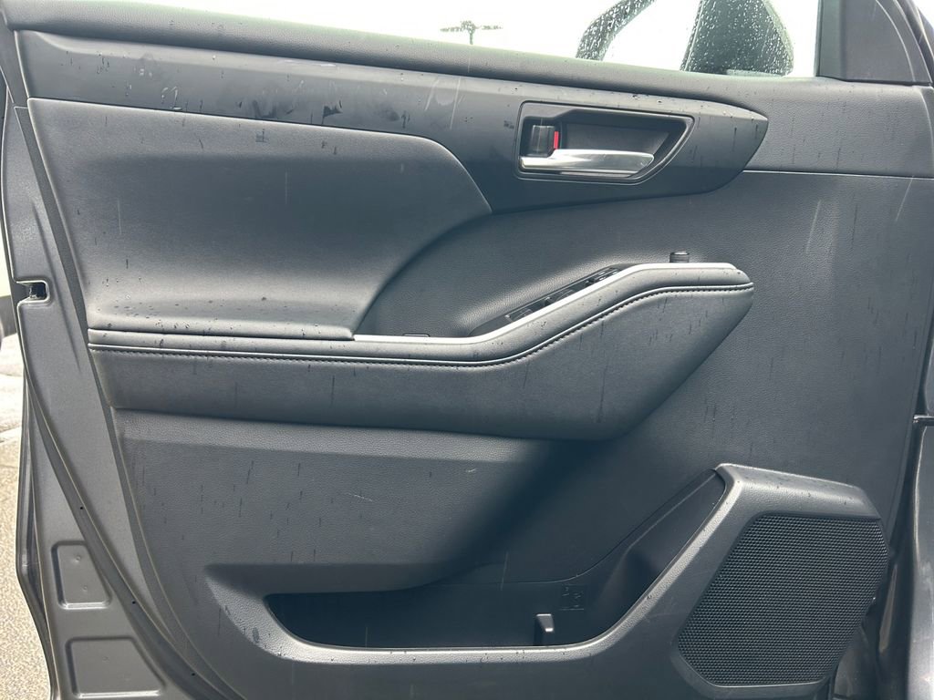 Used 2021 Toyota Highlander XSE image 22