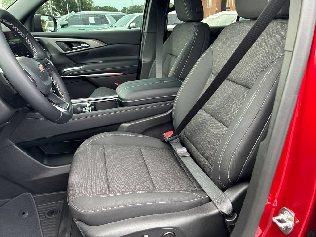 Used 2025 Chevrolet Traverse LT w/ LPO, Floor Liner Package AWD/4WD image 10