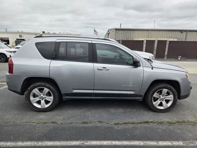 Used 2016 Jeep Compass Sport w/ Power Value Group FWD image 4