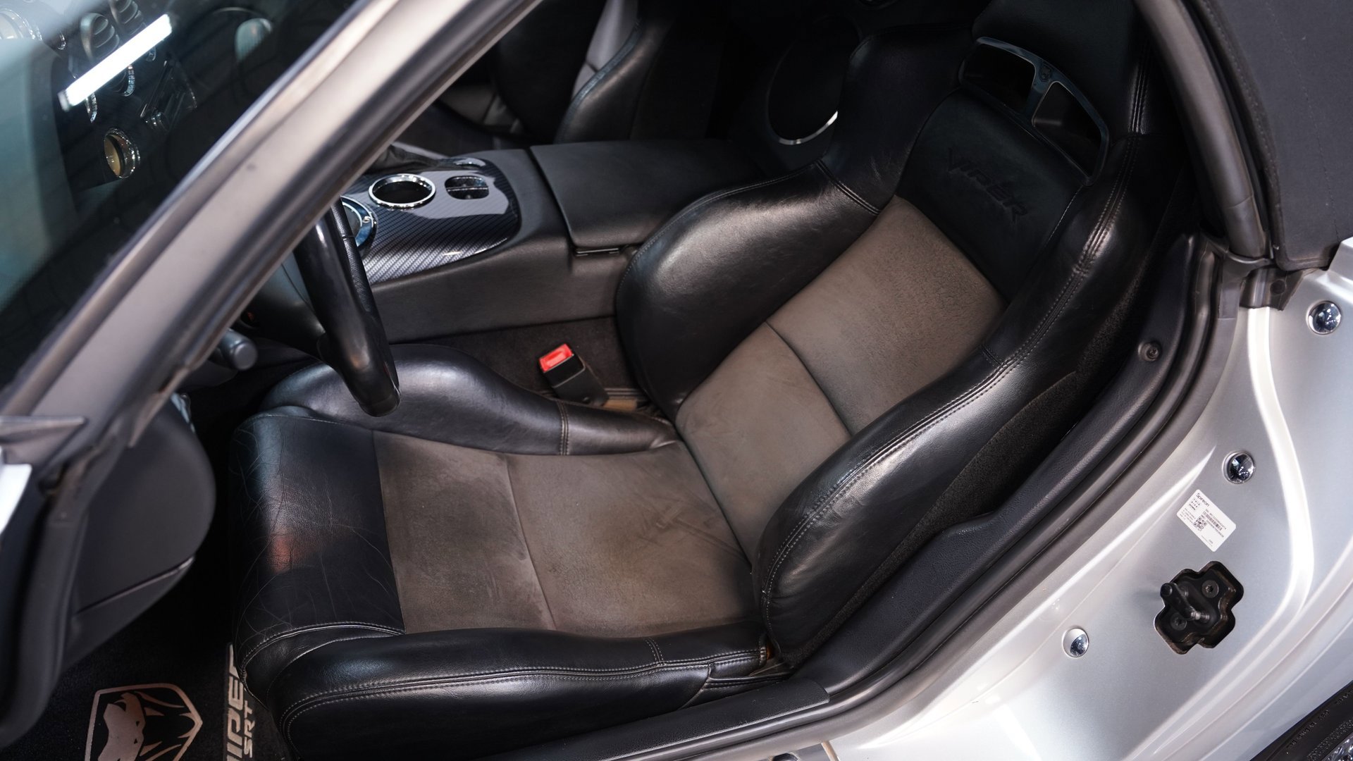 Used 2005 Dodge Viper SRT-10 image 38