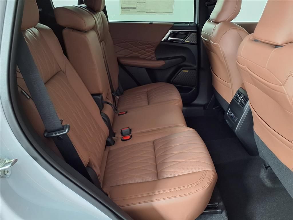 New 2026 Mitsubishi Outlander SEL FWD image 11