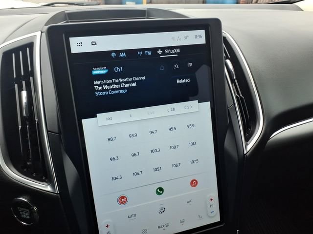 Used 2024 Ford Edge Titanium image 18