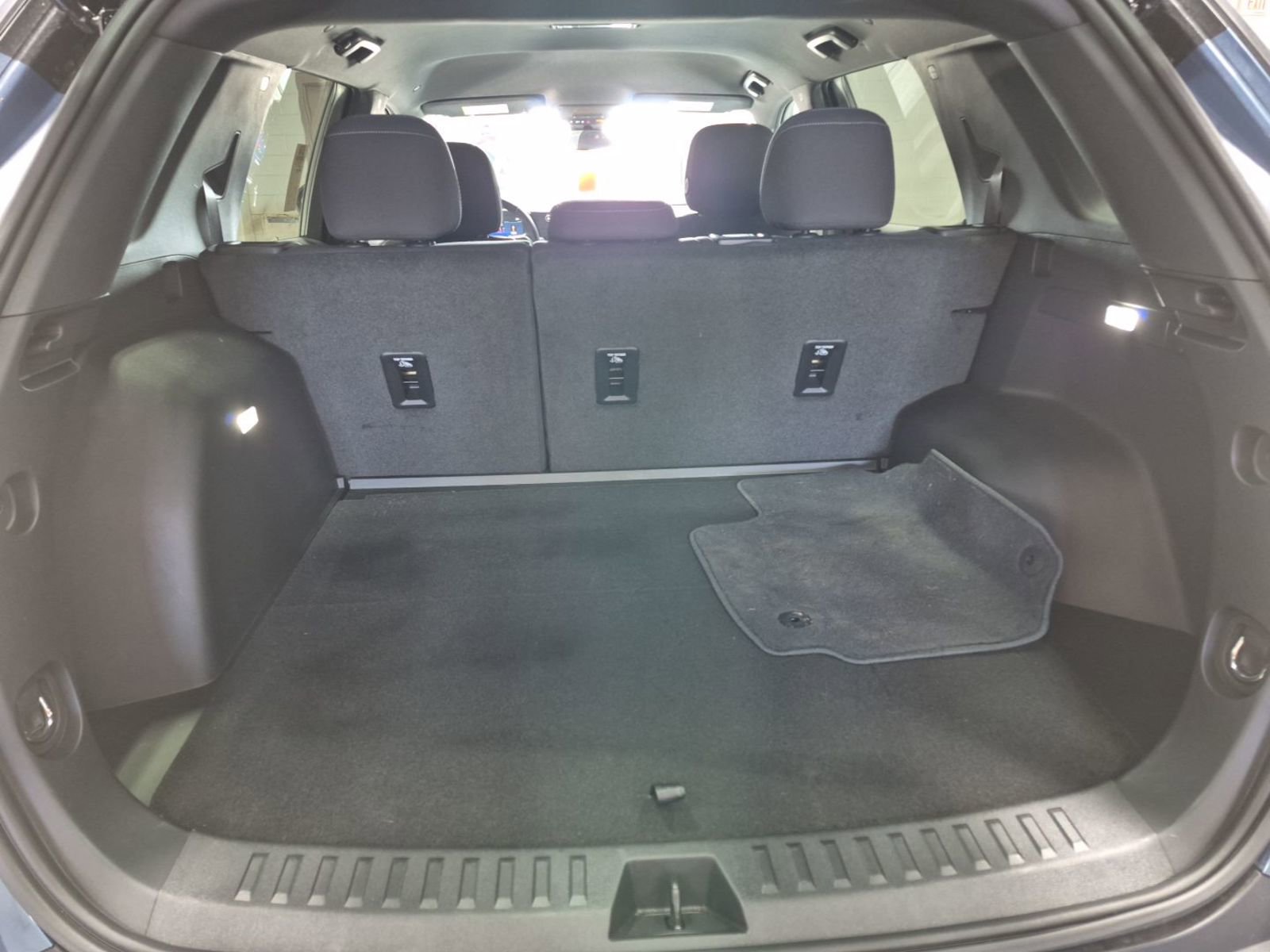 Used 2025 Chevrolet Equinox LT w/ Midnight Edition image 15