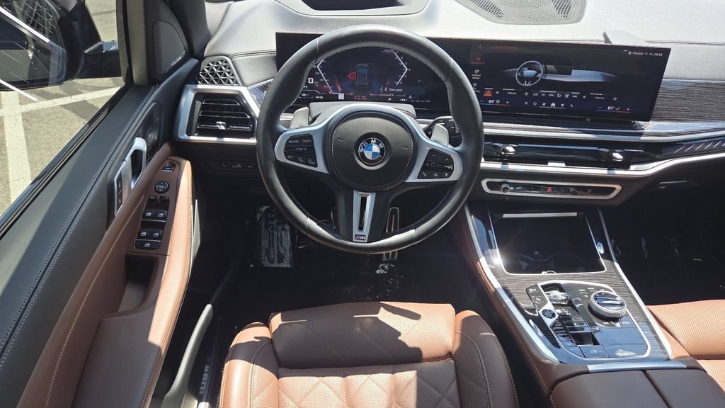 Used 2025 BMW X5 M60i AWD/4WD image 17