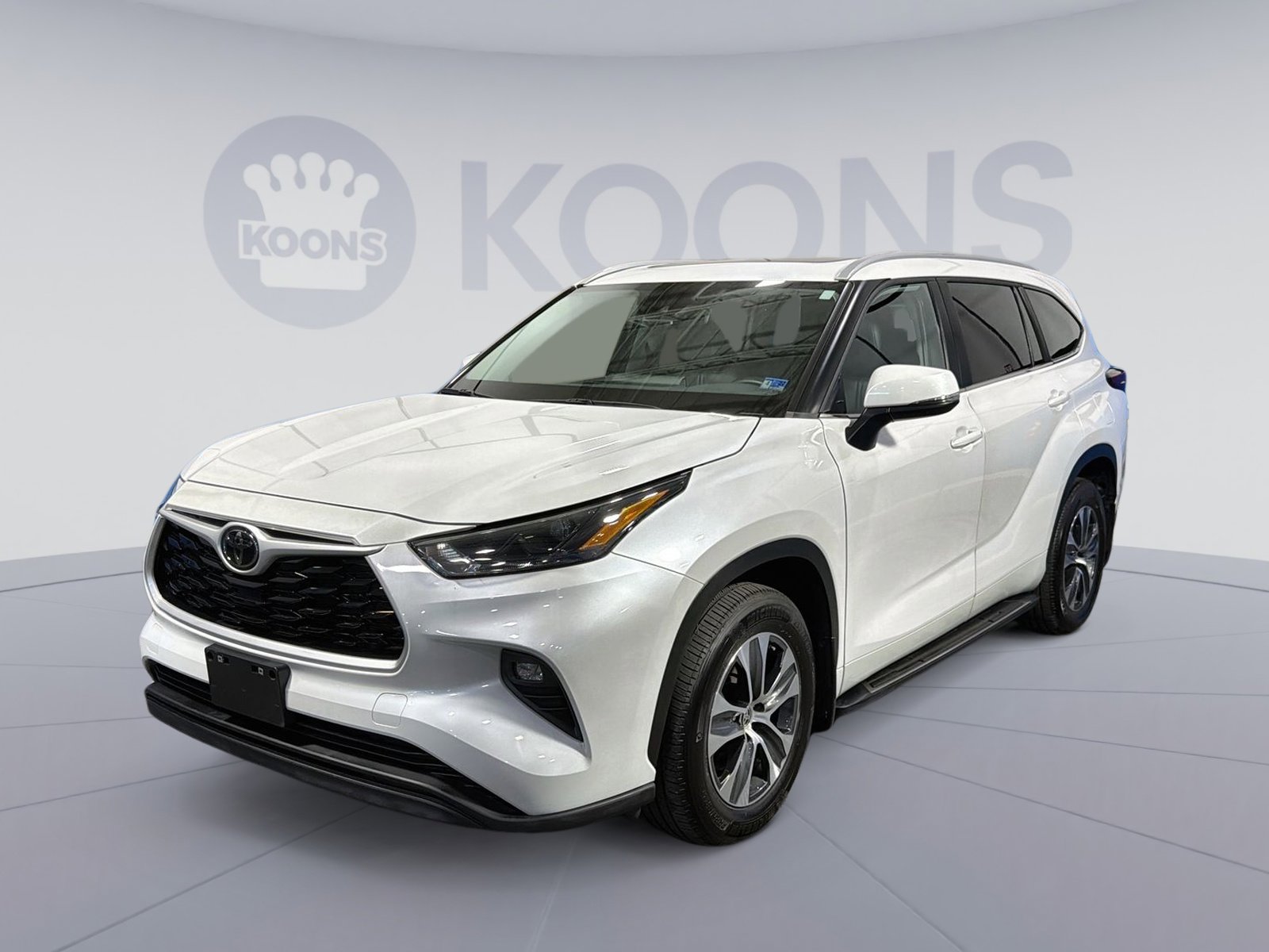 Used 2023 Toyota Highlander XLE image 1