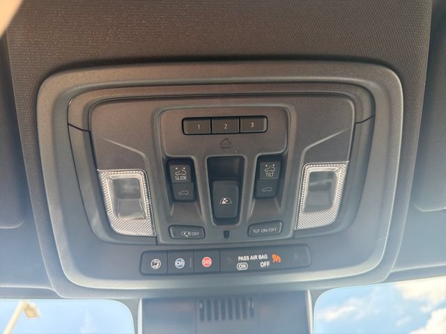 Used 2025 Chevrolet Silverado 1500 High Country AWD/4WD image 26