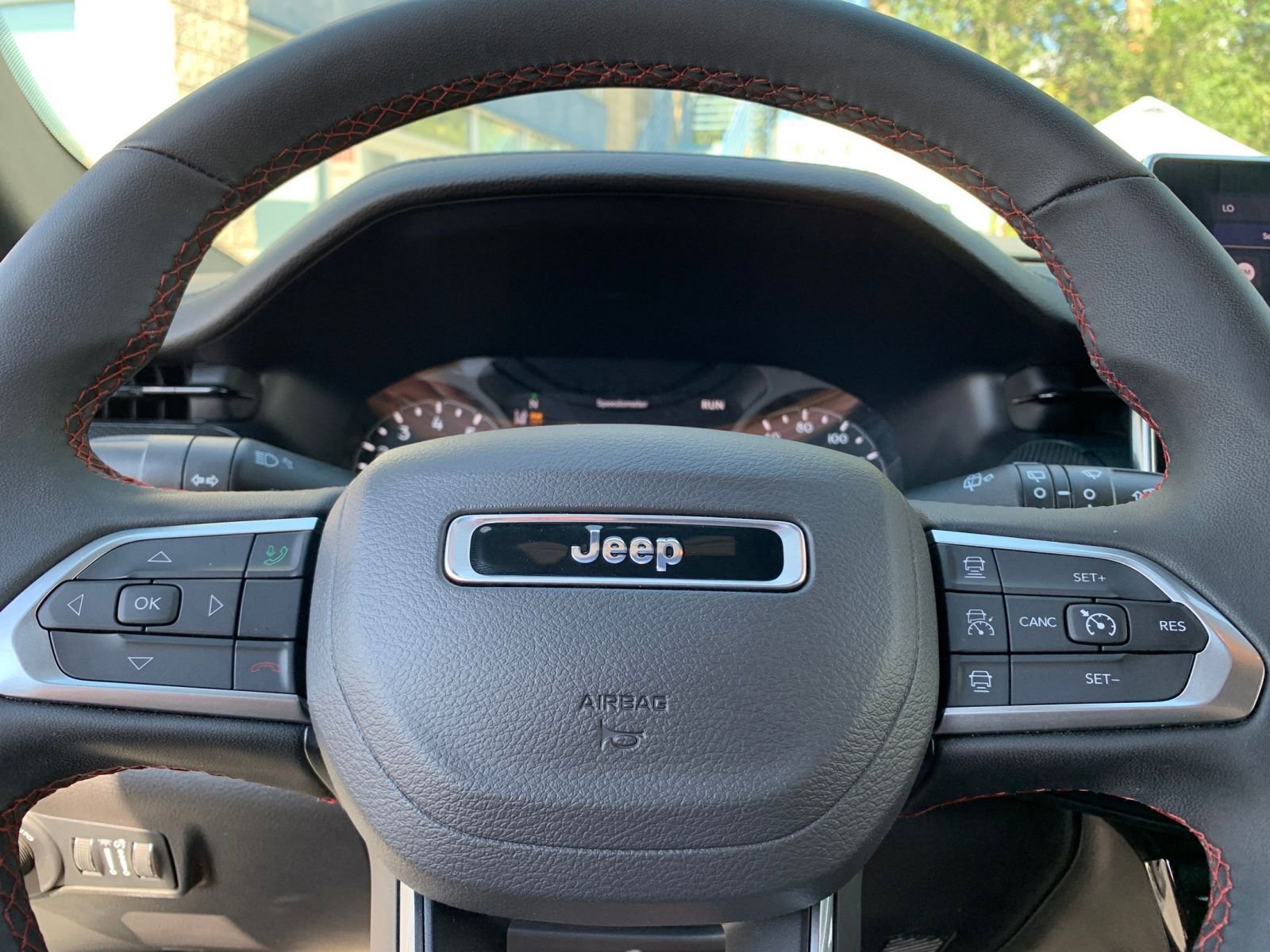 Used 2025 Jeep Compass Trailhawk image 27