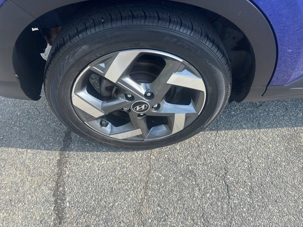 Used 2022 Hyundai Venue Limited FWD image 11