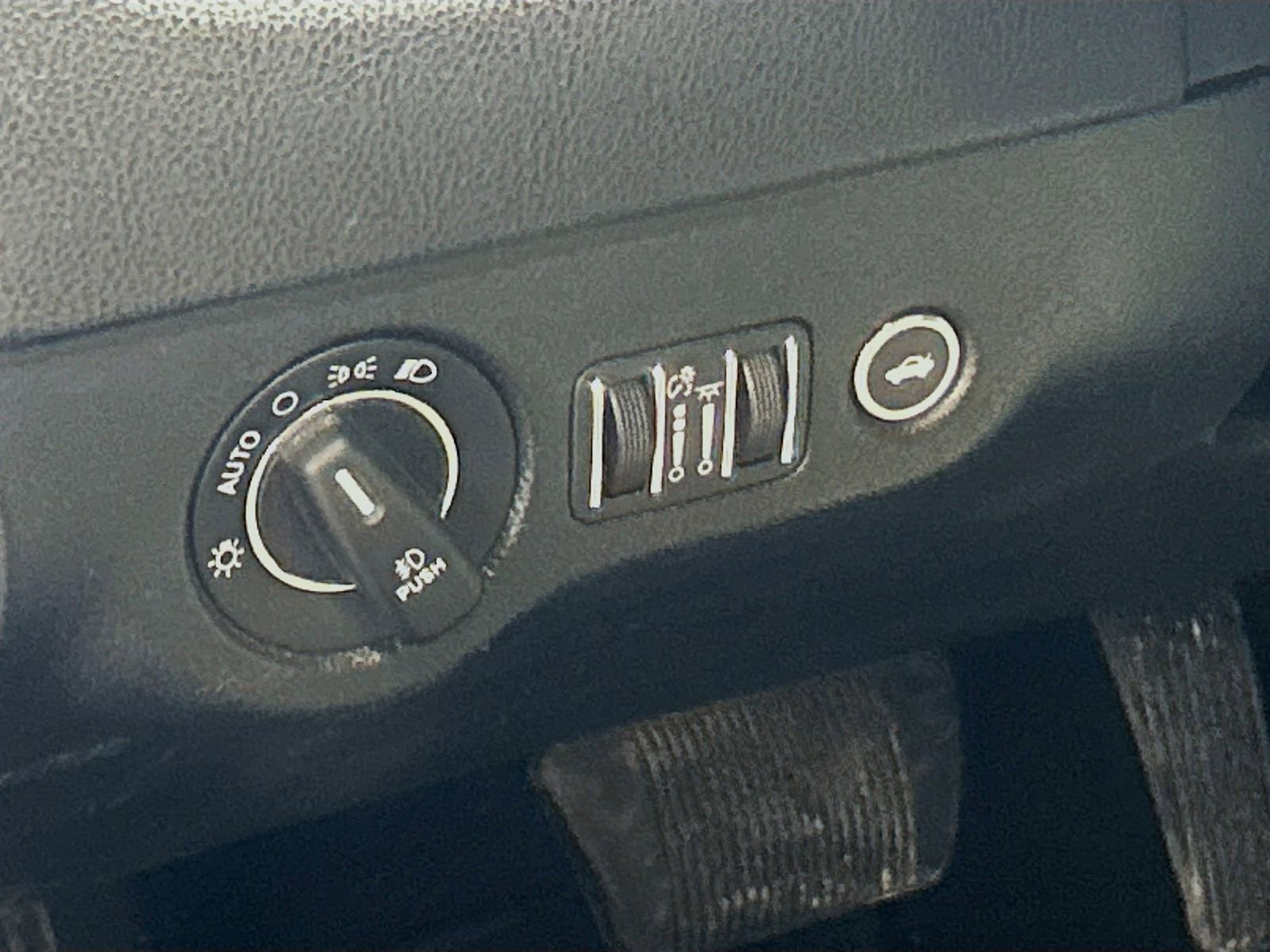 Used 2022 Chrysler 300 Touring L image 10