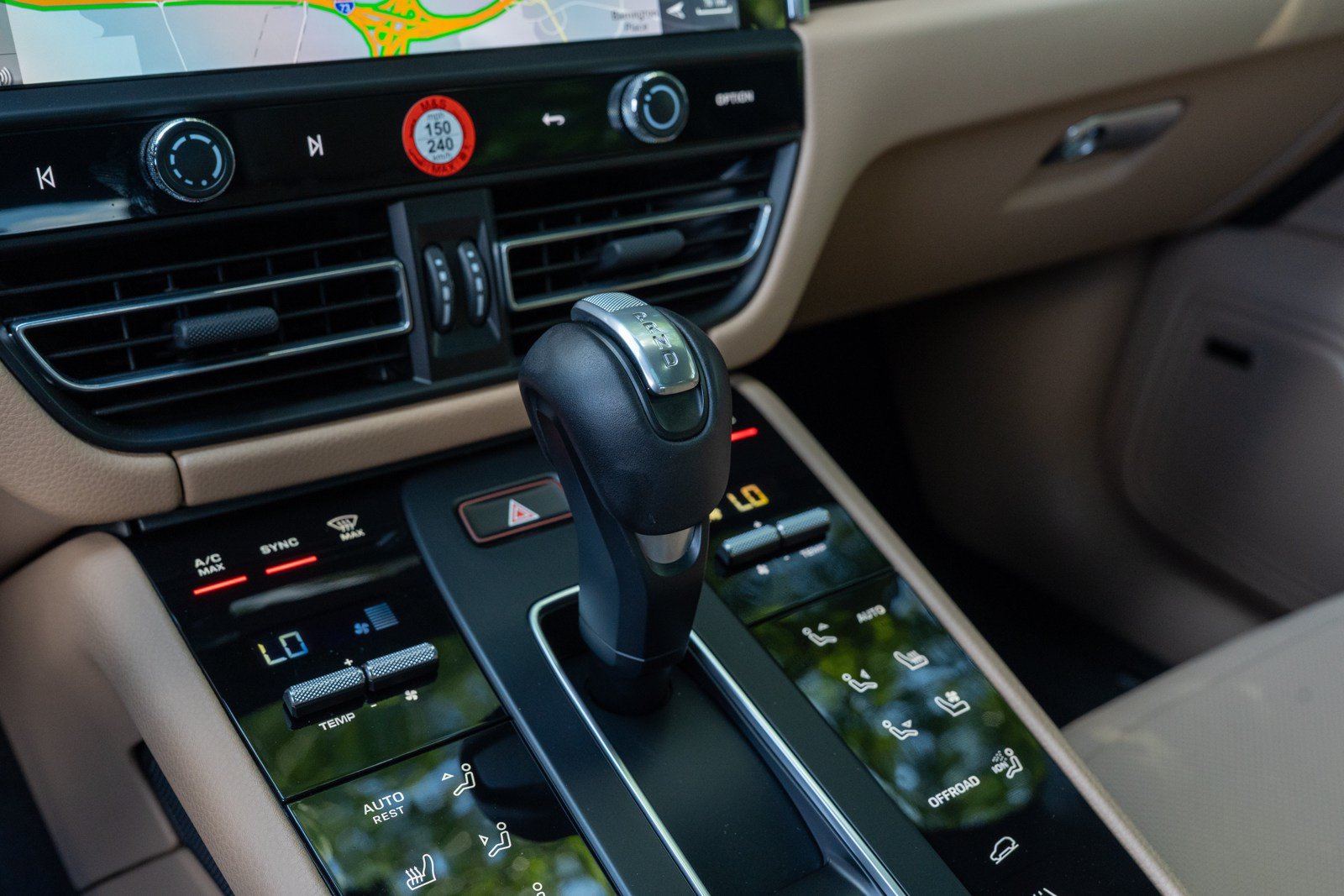 Certified 2026 Porsche Macan AWD/4WD image 30