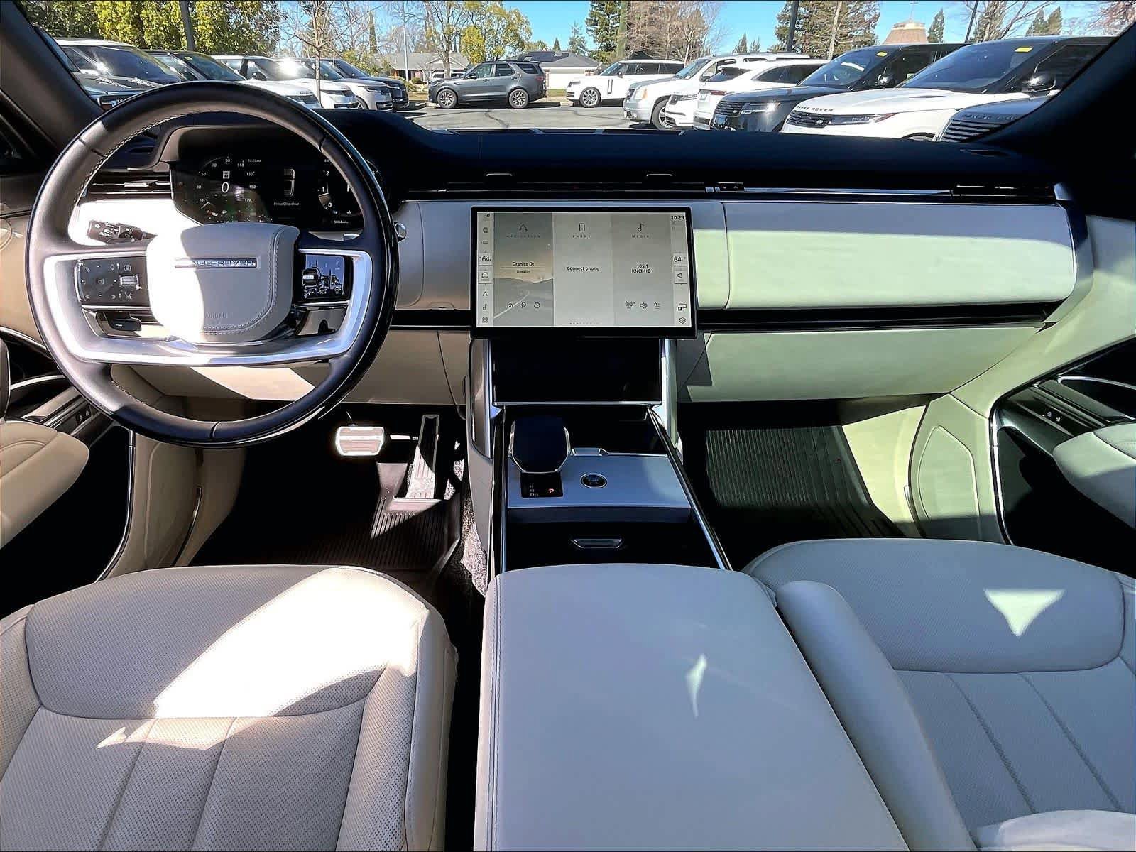 Used 2025 Land Rover Range Rover Long Wheelbase SE AWD/4WD image 18