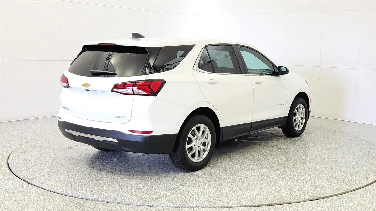 Used 2024 Chevrolet Equinox LT AWD/4WD image 7