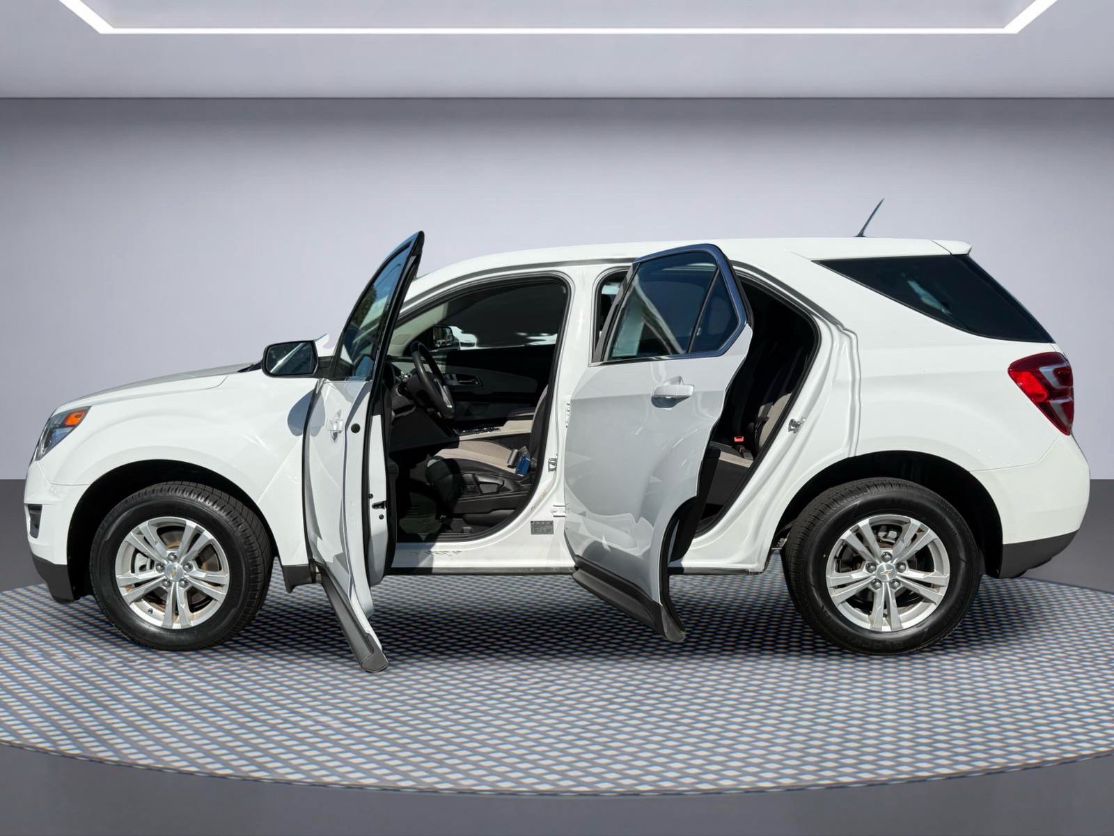 Used 2017 Chevrolet Equinox LS FWD image 12