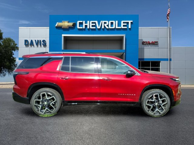 Used 2026 Chevrolet Traverse High Country w/ LPO, Floor Liner Package AWD/4WD image 2