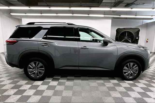 Used 2025 Nissan Pathfinder SV FWD image 14