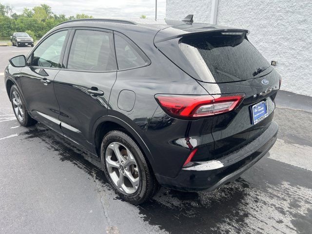 Used 2024 Ford Escape ST-Line w/ Tech Pack #1 AWD/4WD image 3
