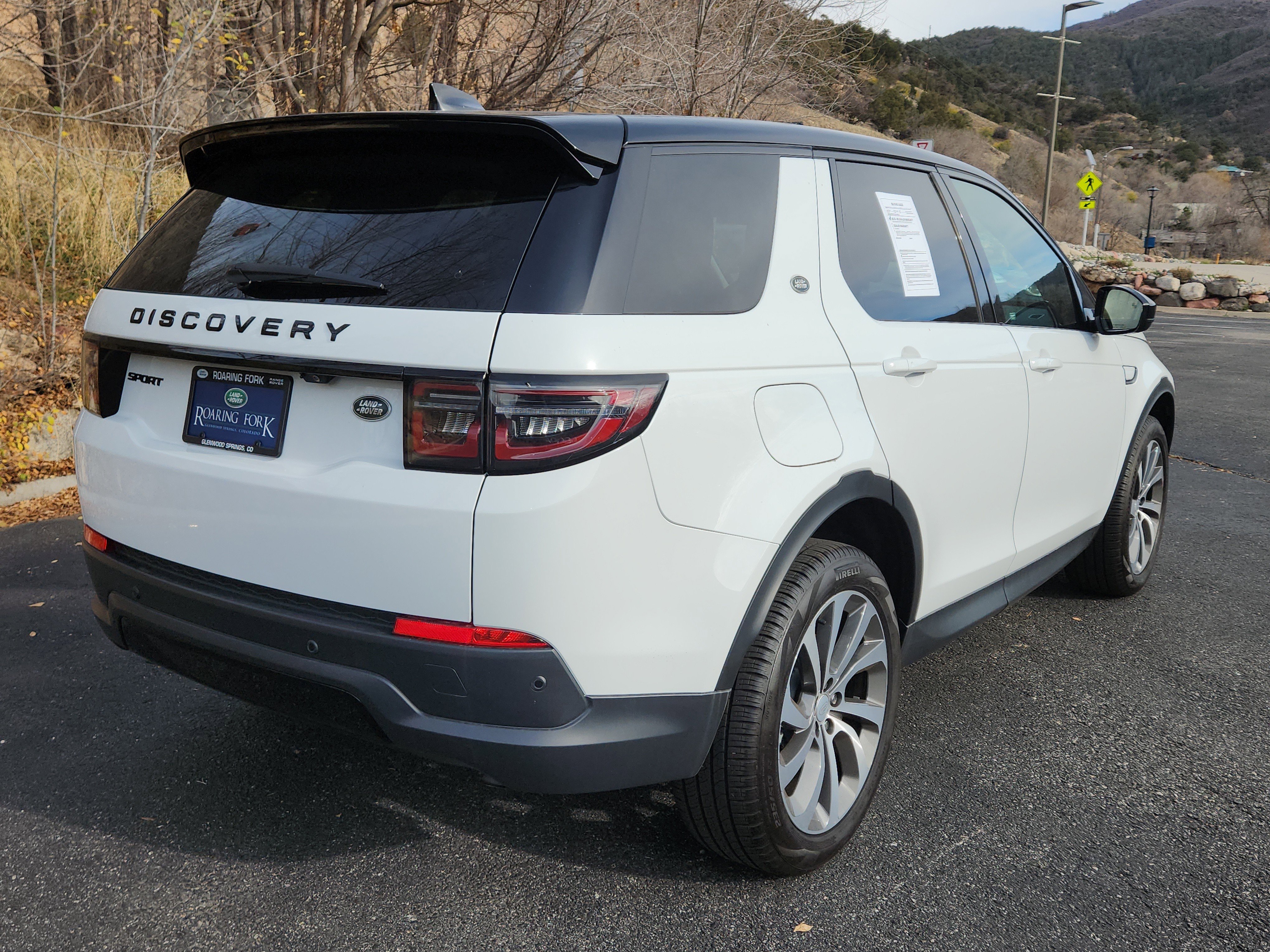 Used 2023 Land Rover Discovery Sport SE image 3