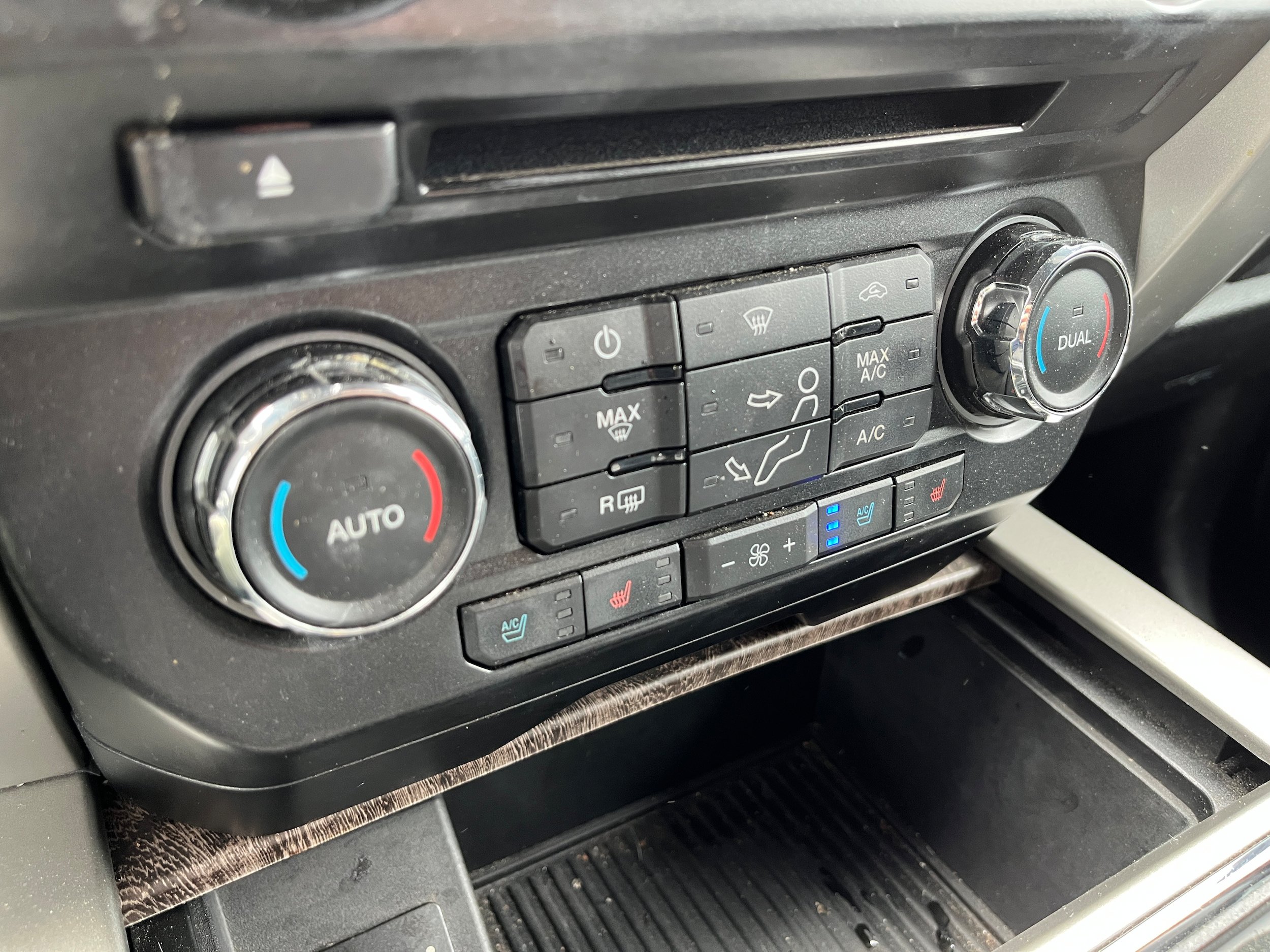 Used 2018 Ford F250 Lariat w/ Lariat Ultimate Package AWD/4WD image 16