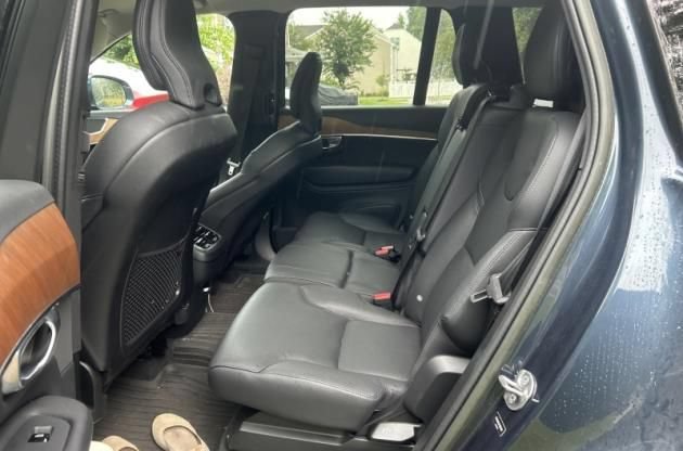 Used 2025 Volvo XC90 T8 Plus AWD/4WD image 2