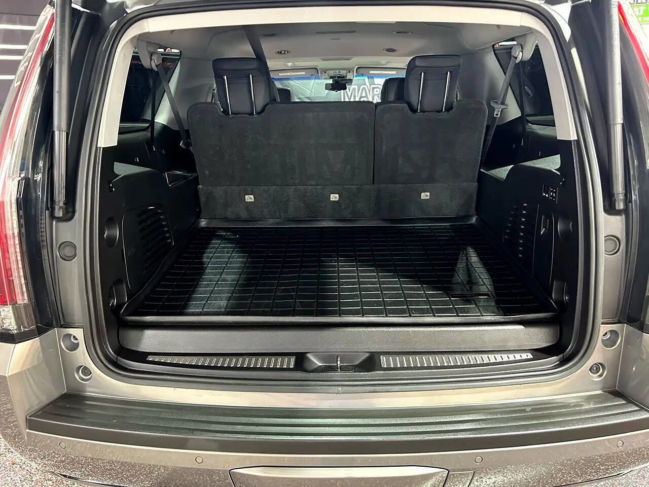 Used 2019 Cadillac Escalade ESV Luxury AWD/4WD image 14