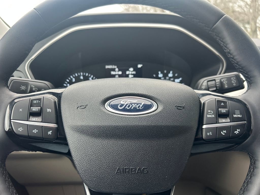 Used 2022 Ford Escape SEL image 16