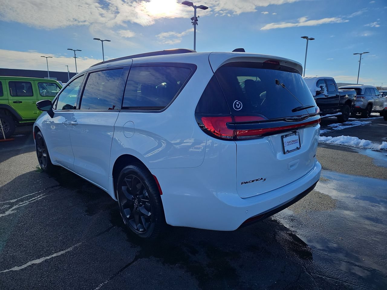 New 2026 Chrysler Pacifica Select AWD/4WD image 5