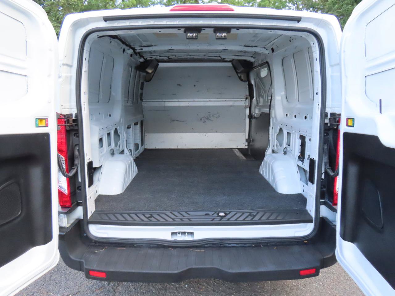 Used 2018 Ford Transit 150 130 Low Roof RWD image 9
