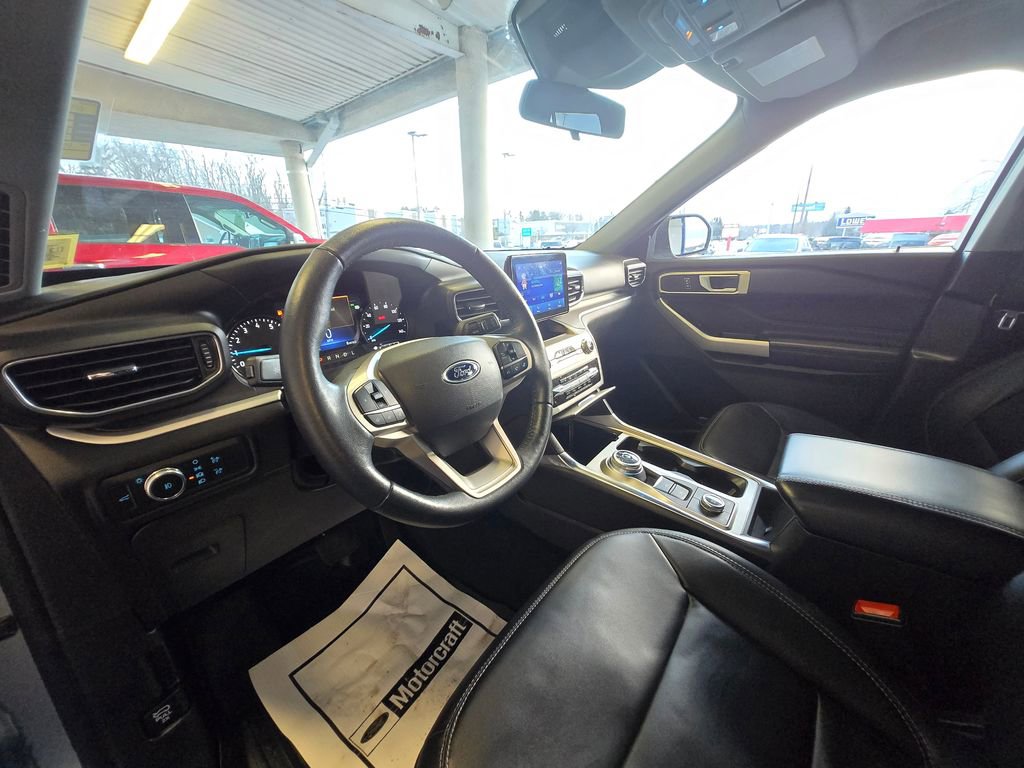 Used 2022 Ford Explorer XLT w/ Equipment Group 202A image 12