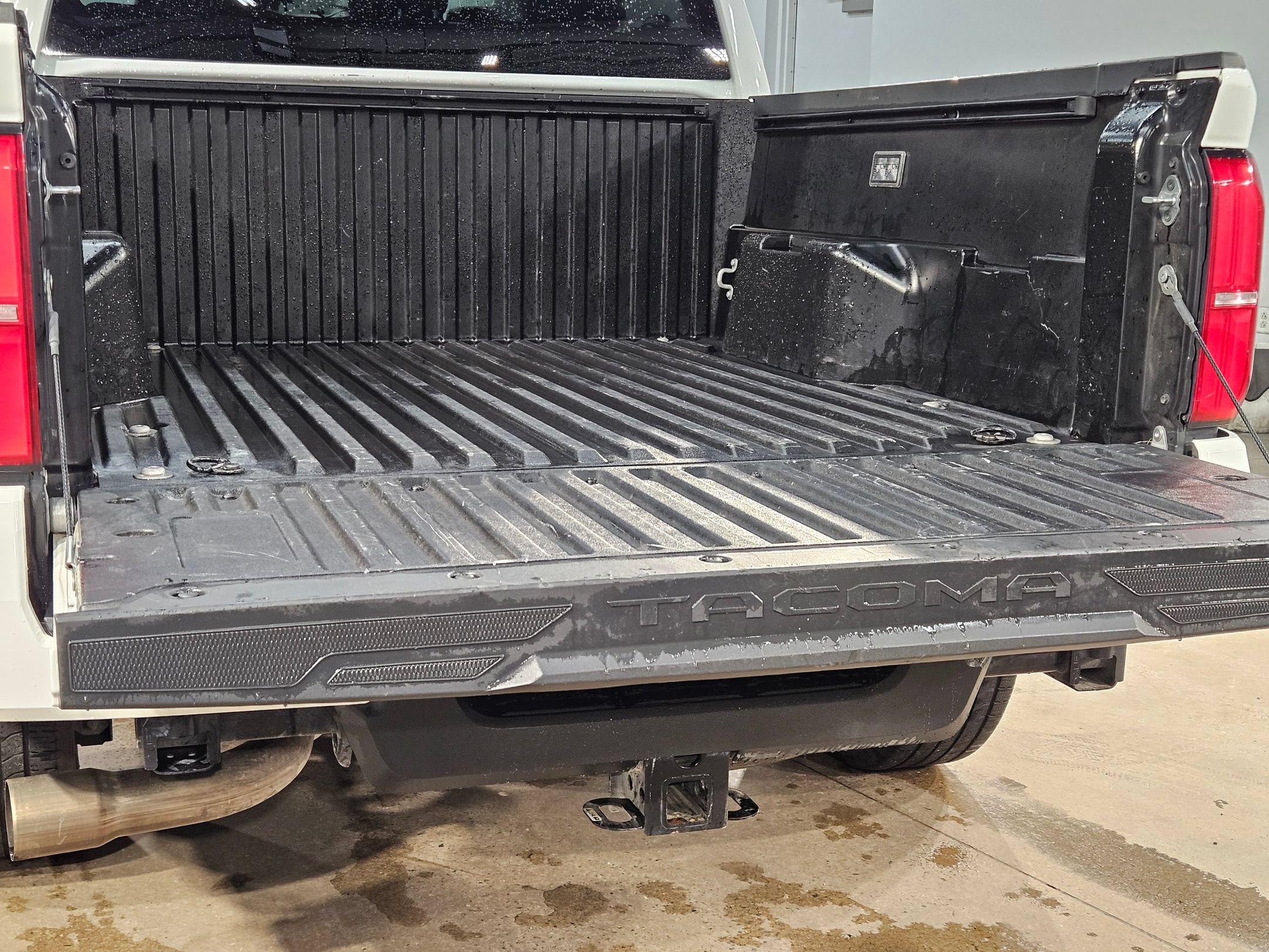 Used 2025 Toyota Tacoma SR5 AWD/4WD image 18