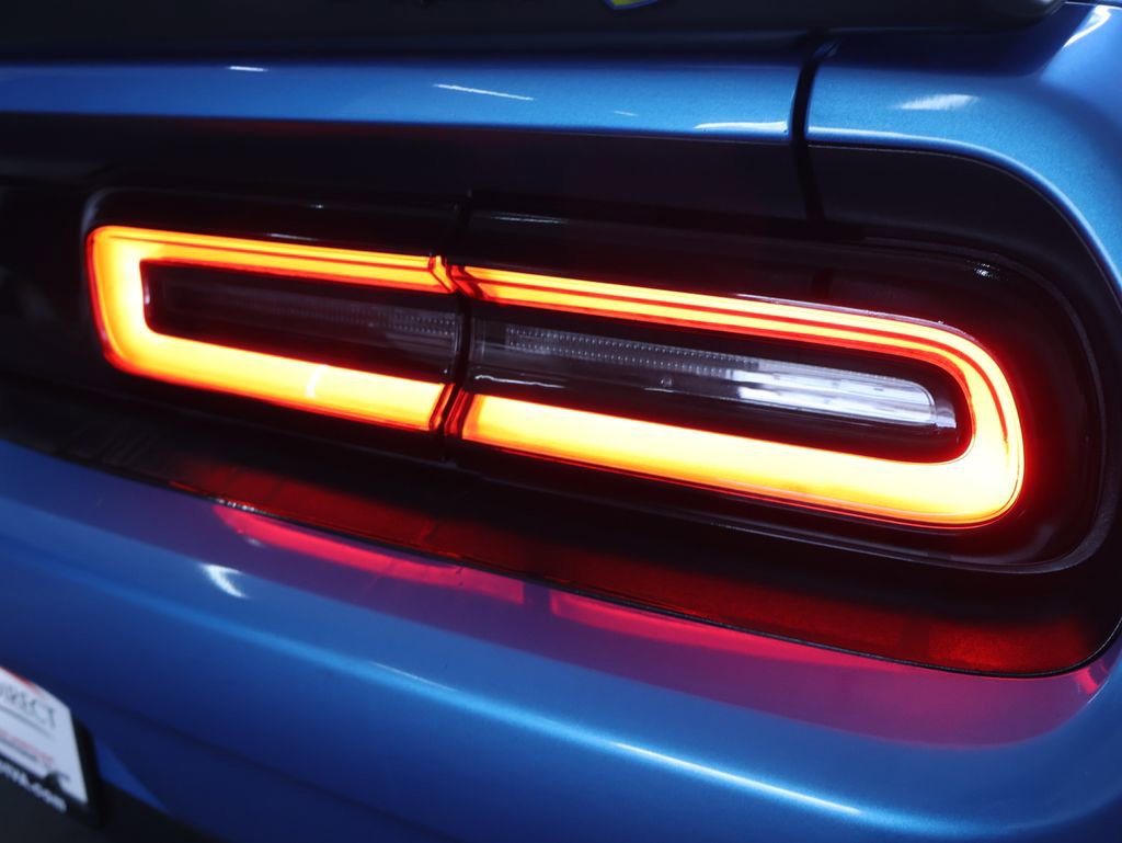 Used 2016 Dodge Challenger R/T Scat Pack w/ Leather Interior Group image 33