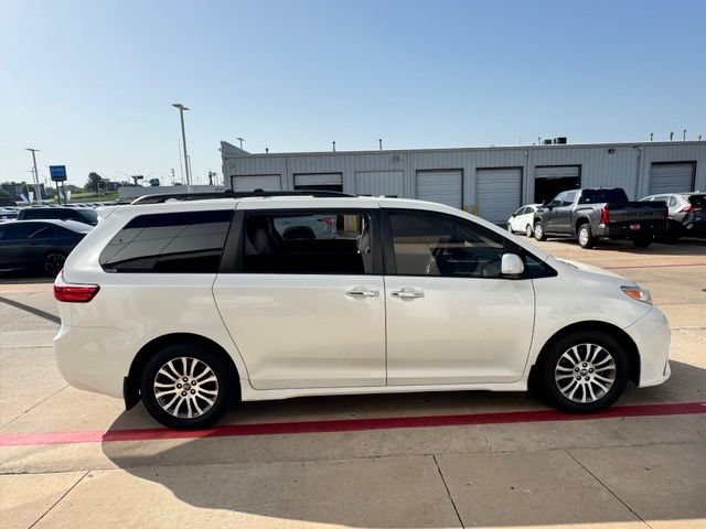 Used 2018 Toyota Sienna XLE Premium FWD image 8