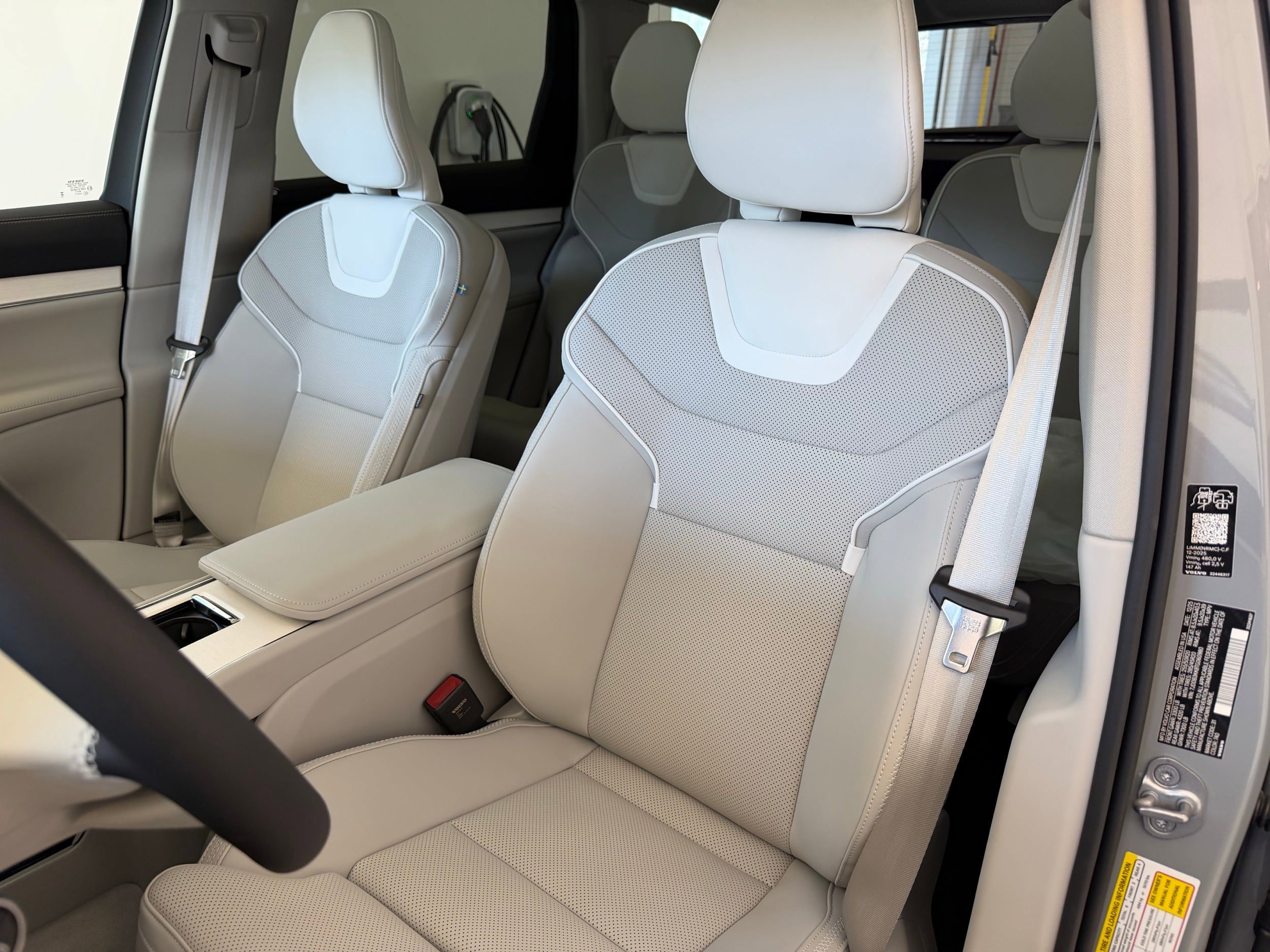 New 2026 Volvo EX90 Plus AWD/4WD image 15