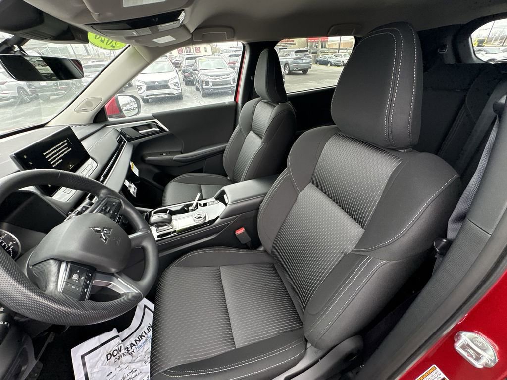 New 2026 Mitsubishi Outlander ES image 13