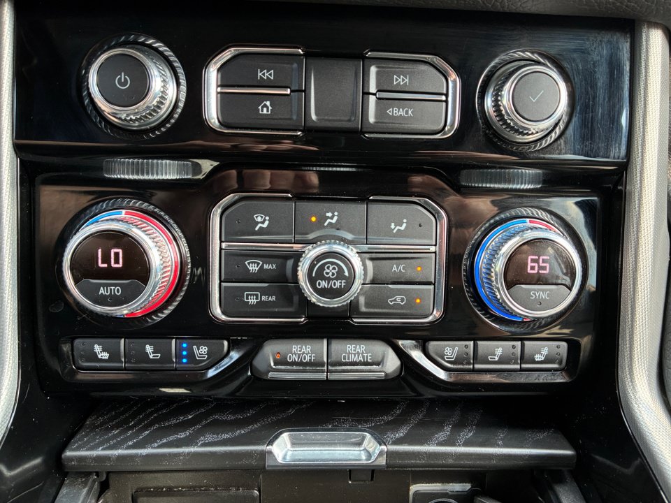 Used 2021 GMC Yukon XL Denali w/ Denali Premium Package AWD/4WD image 18