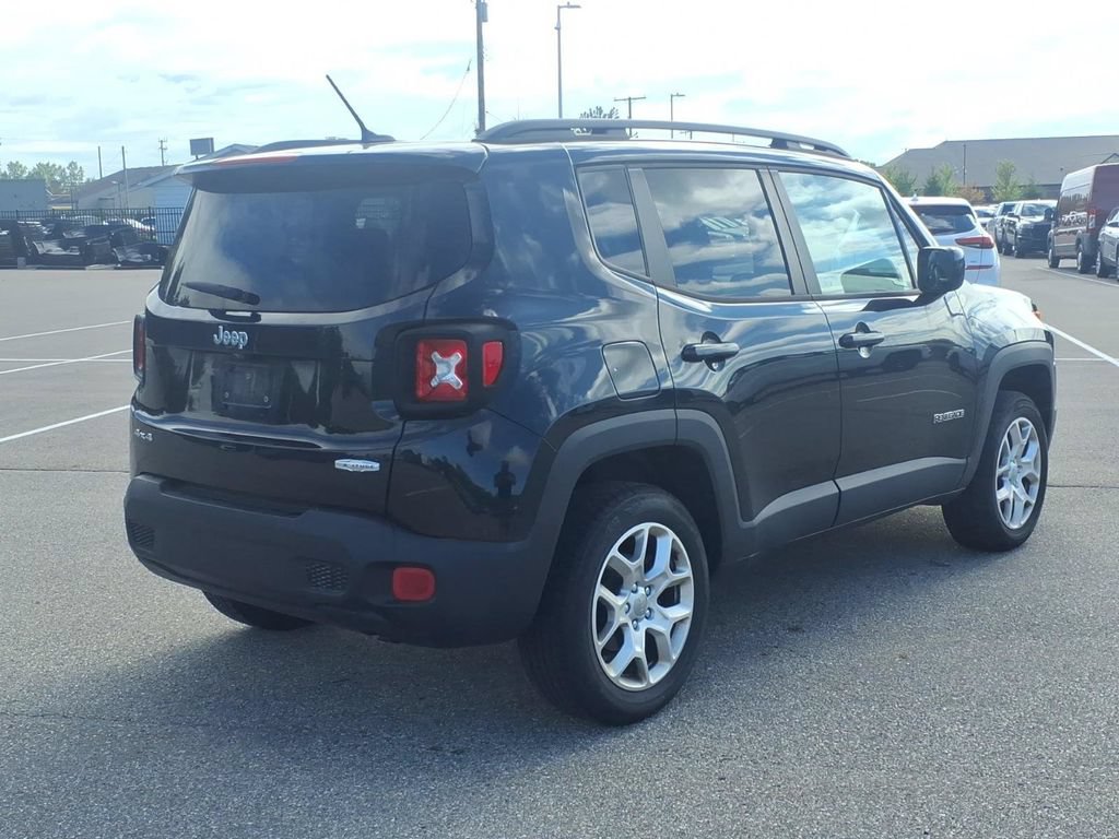 Used 2017 Jeep Renegade Latitude AWD/4WD image 4