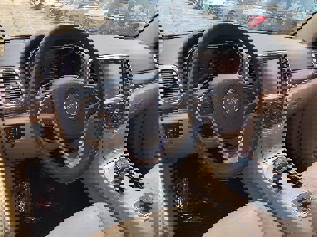 Used 2015 Jeep Grand Cherokee Limited image 16