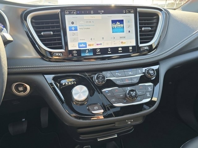 New 2026 Chrysler Pacifica Select image 32