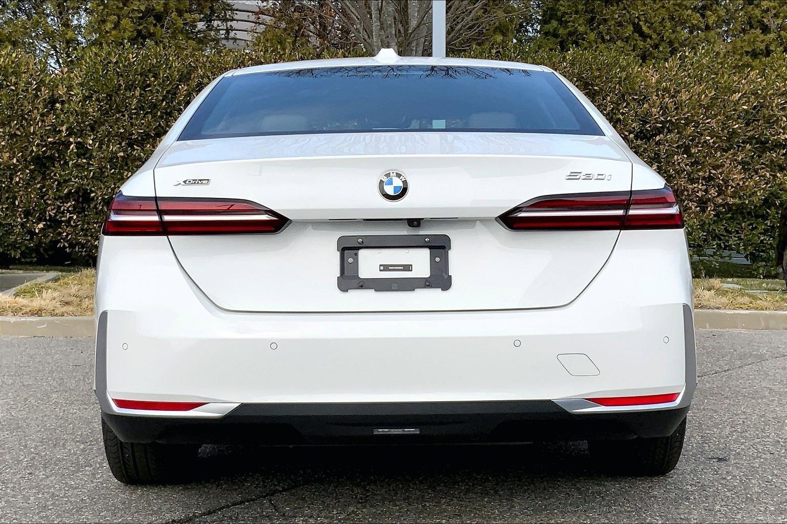 Used 2024 BMW 530i xDrive w/ Convenience Package AWD/4WD image 3
