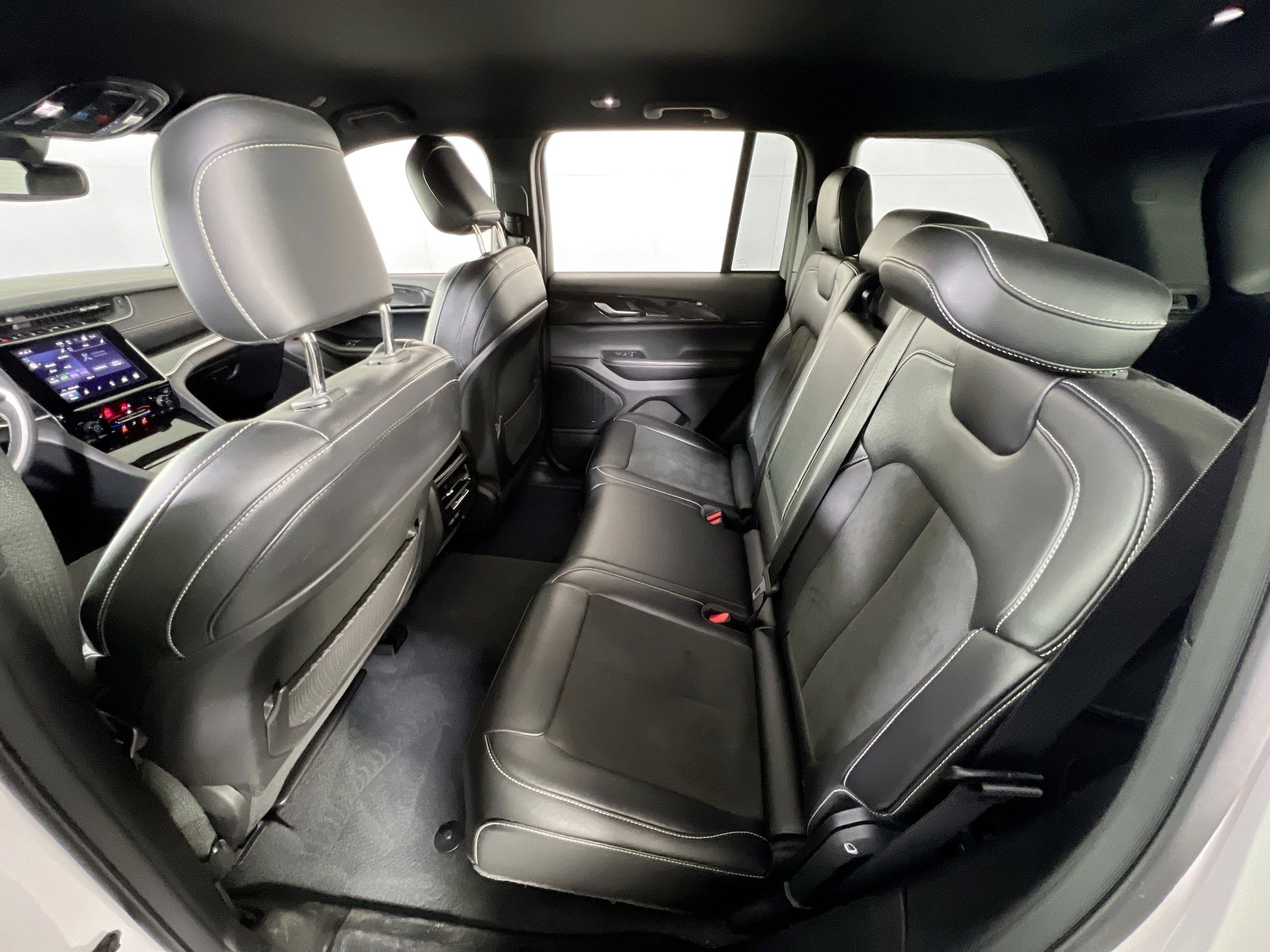 Used 2023 Jeep Grand Cherokee Altitude image 23