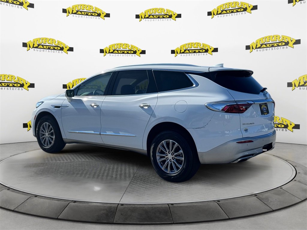 Used 2022 Buick Enclave Essence image 3